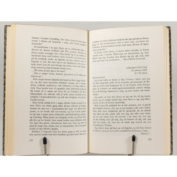 Danish Book, Og månen var blodrød, by Catherine Gavin Translate by Elise Norsbo - Picture 7 of 7